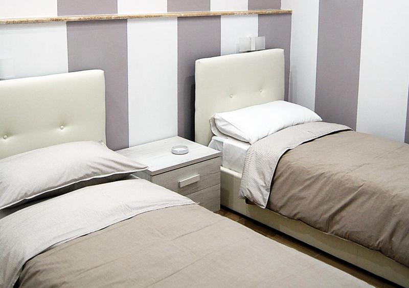 Deluxe Twin Room image 1