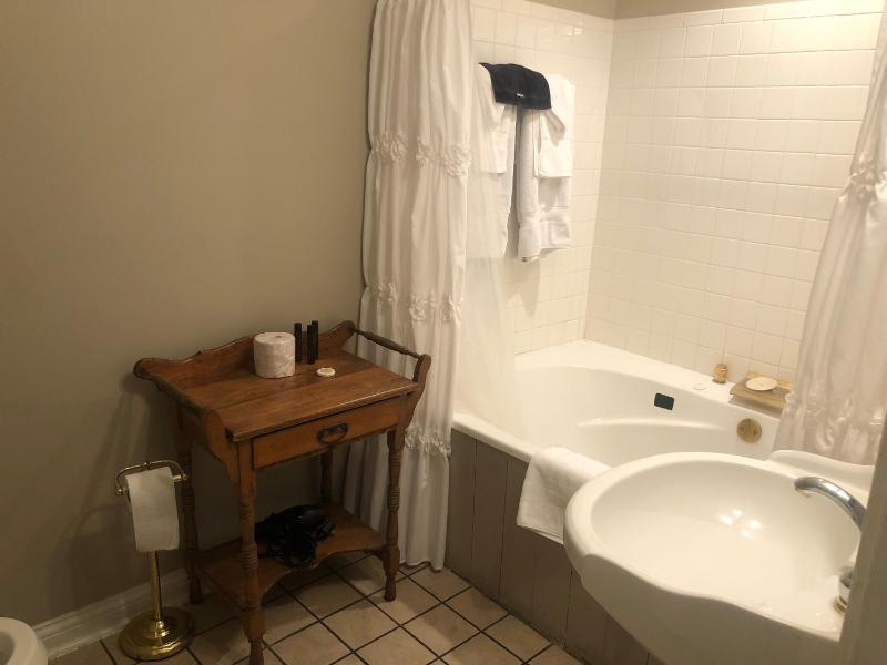 Standard Suite image 3