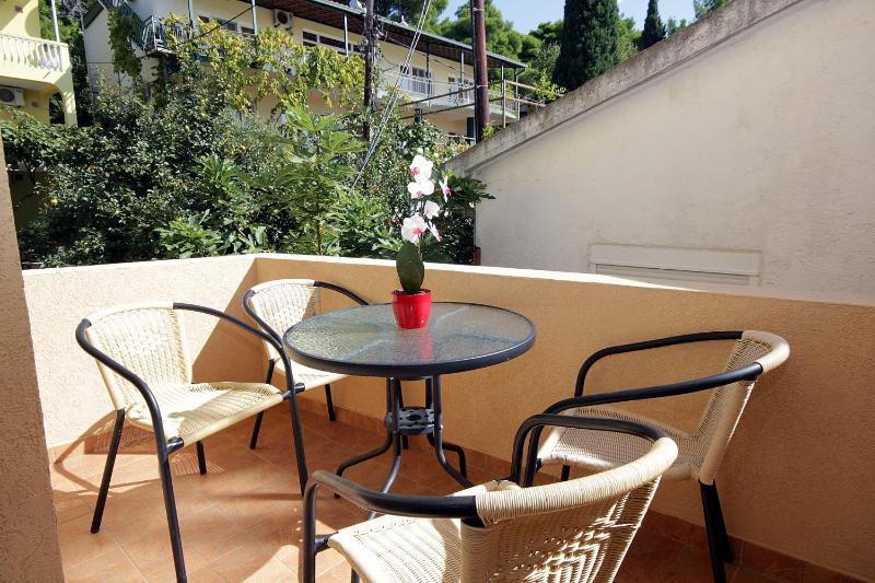 One-Bedroom Apartment with Balcony (5 Adults) image 2