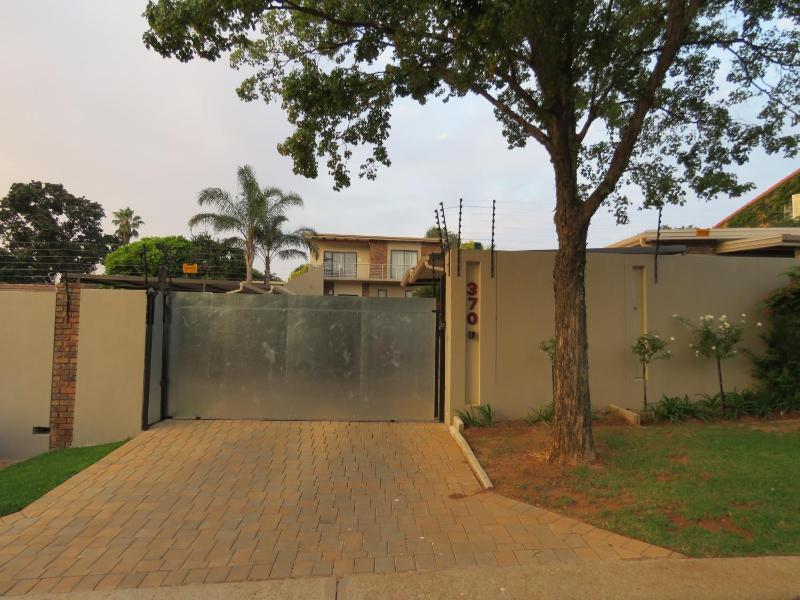 Sunbird Garden Cottage - image 8