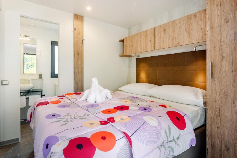 Premium Relax Two-Bedroom Mobile Home image 3