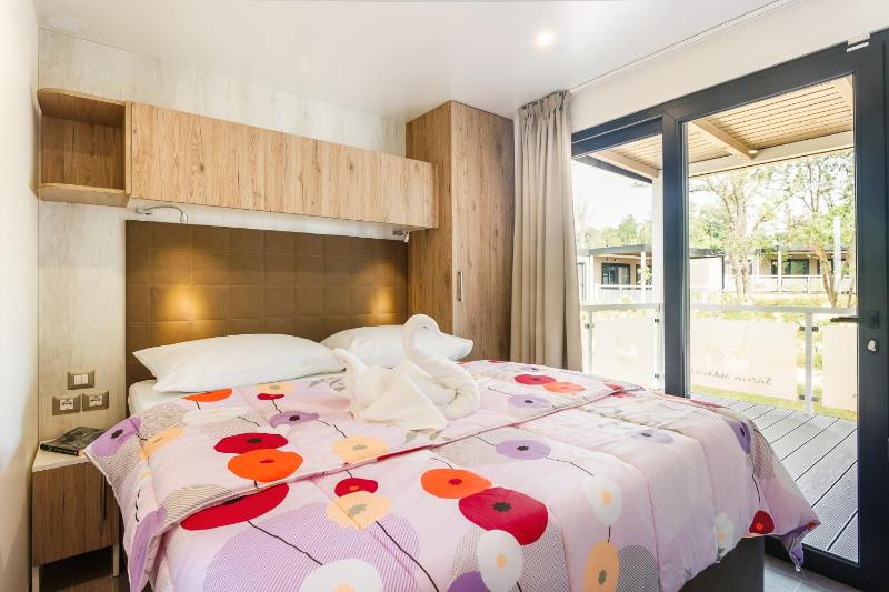 Premium Relax Two-Bedroom Mobile Home image 2