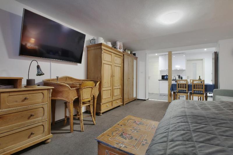 Studio Apartment image 4