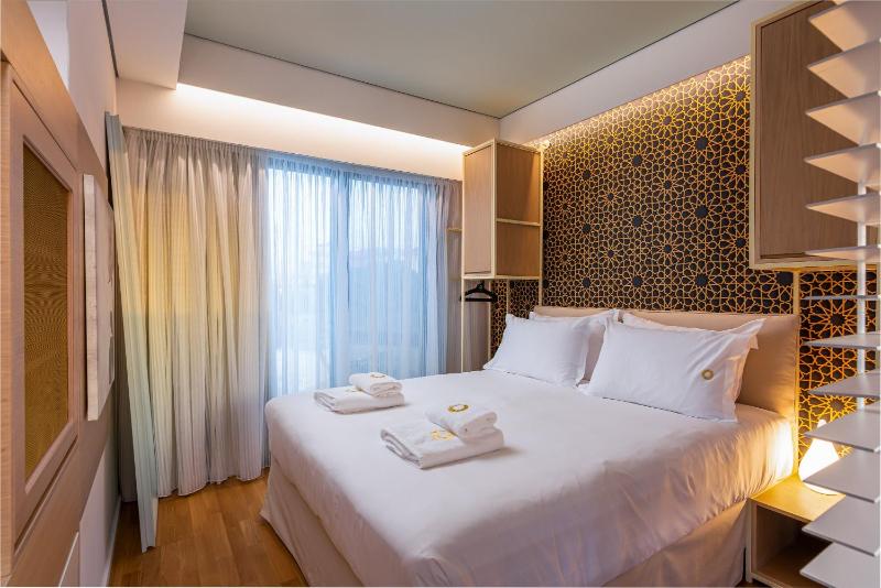 Grace - One-Bedroom Sea View Suite with Hot Tub image 1
