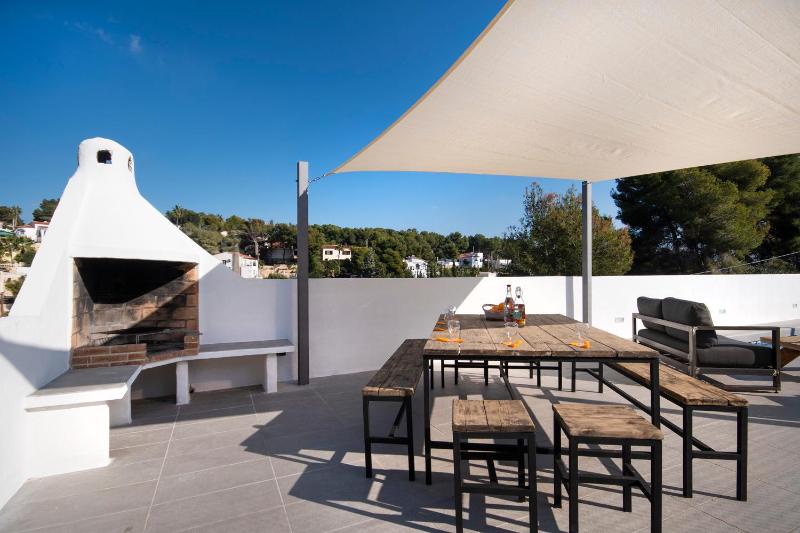 Sara 10 - free WIFI chill-out private pool private tennis court - by Holiday Rentals Villamar - image 32