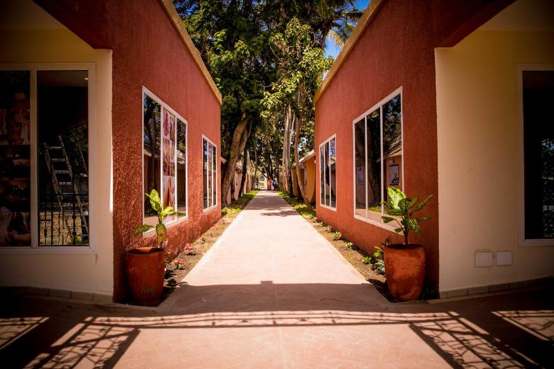 Tropic Garden Hotel - image 16