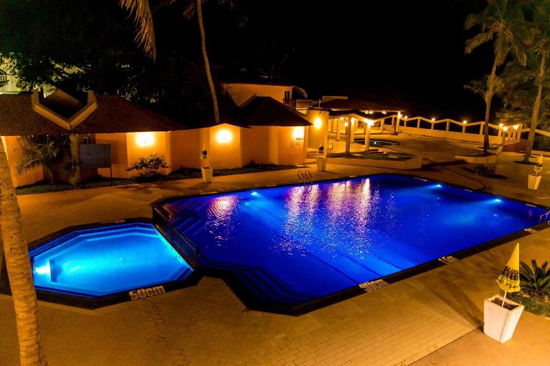 Tropic Garden Hotel - image 12