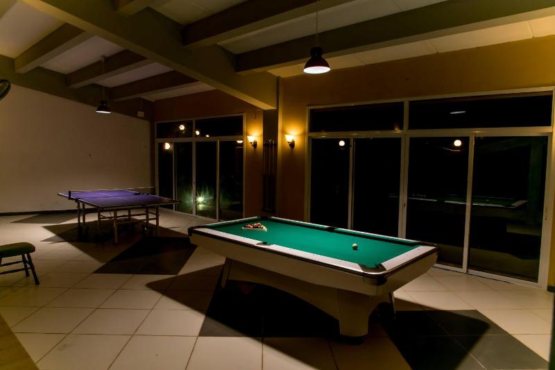 Tropic Garden Hotel - image 8