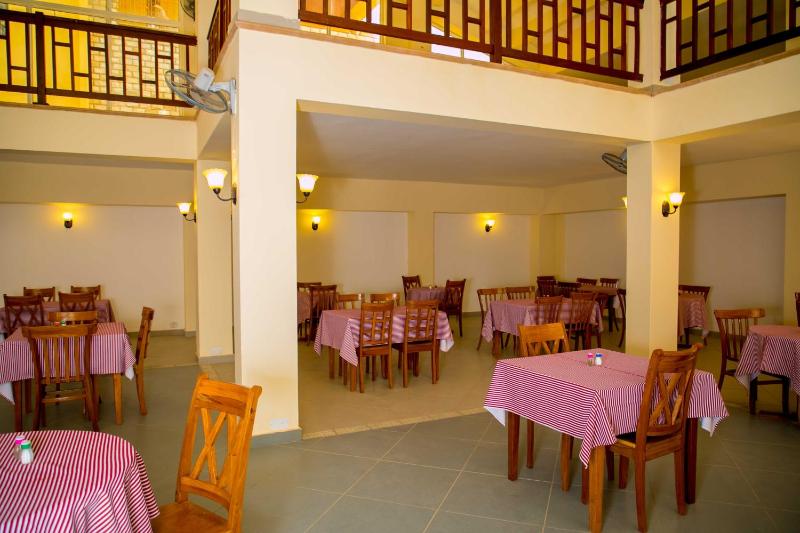 Tropic Garden Hotel - image 11