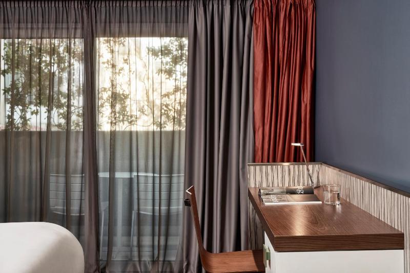 Classic Double Room image 2