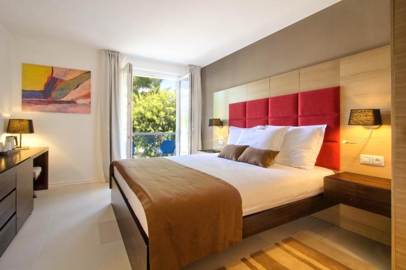 Double Room with Balcony image 1