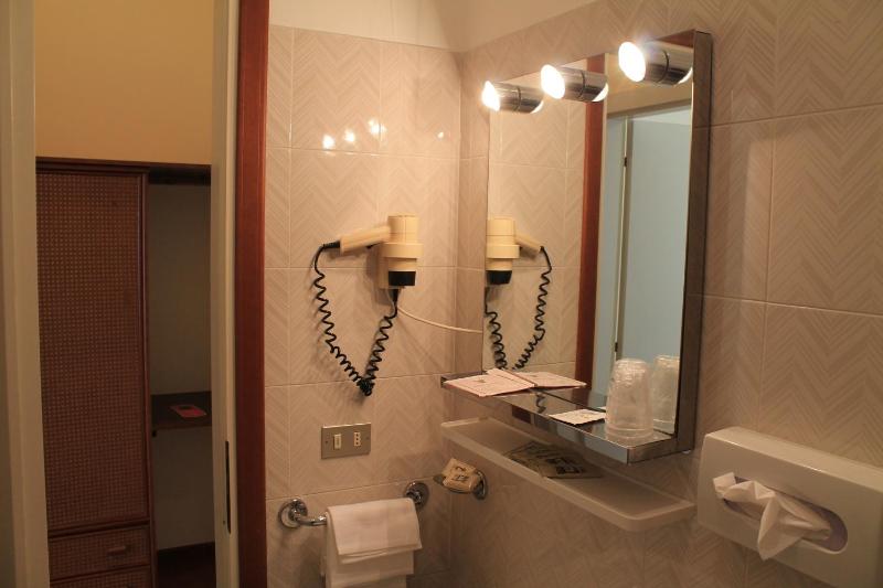 Economy Double or Twin Room image 3