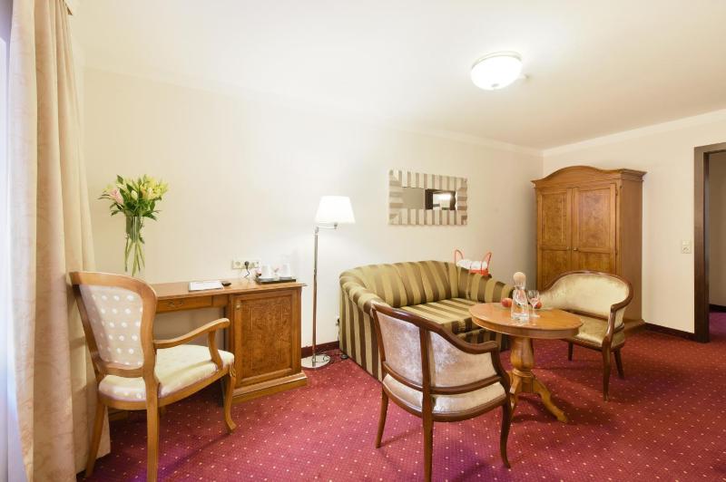 One-Bedroom Suite image 3