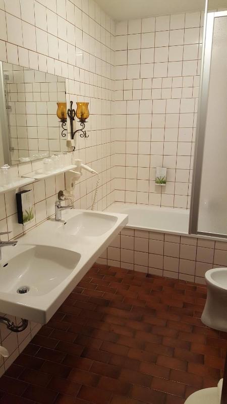Standard Family Room image 2
