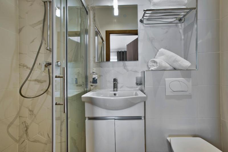 Deluxe Double Room with Balcony image 3