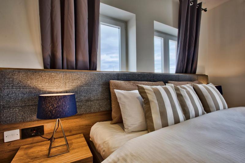 Deluxe Double Room with Balcony image 1
