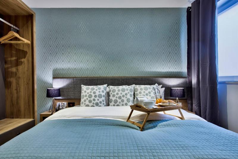 Standard Double or Twin Room image 4