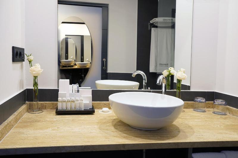 Deluxe Double Room with Terrace - pool view (2 pax) image 4