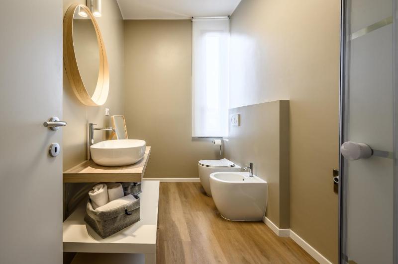 One-Bedroom Apartment image 4