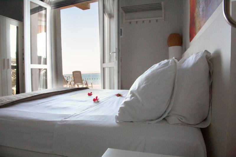 Studio Apartment with Sea View image 4