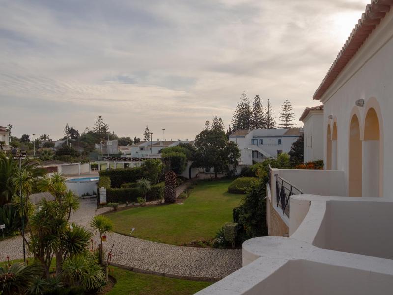Double or Twin Room with Balcony and Pool View image 2