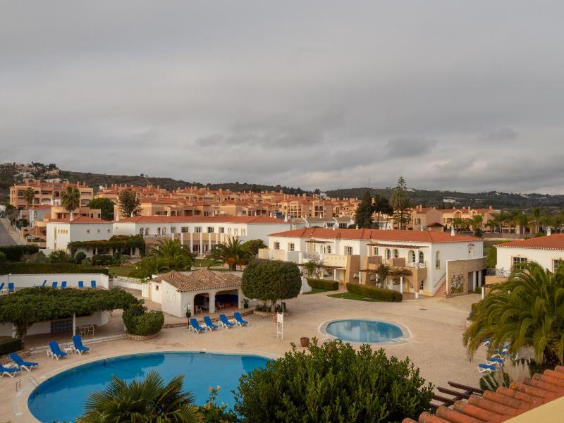 Superior Twin Room with Balcony and Pool View image 2