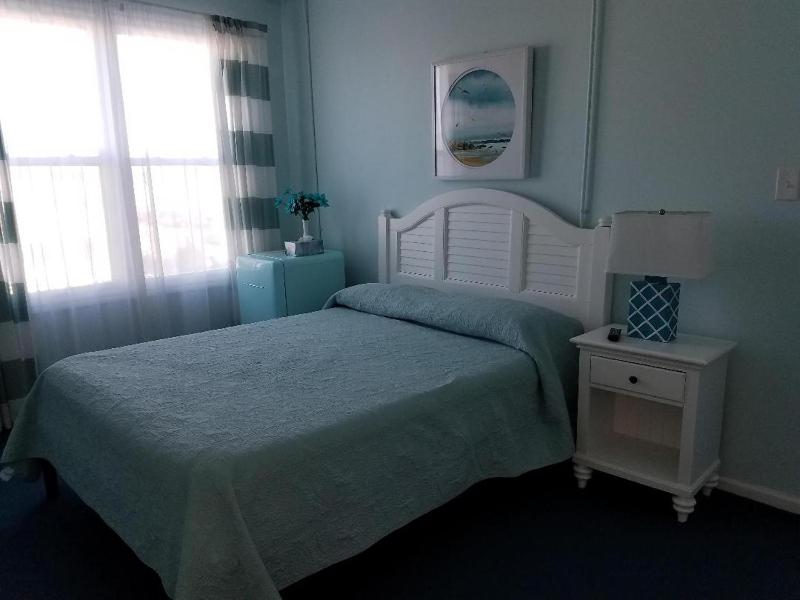 Deluxe Double Room with Side Sea View image 2