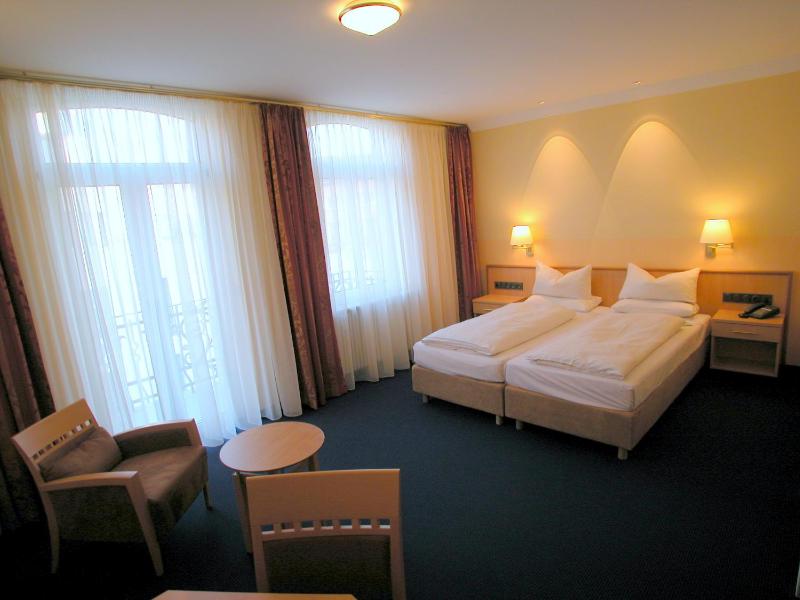 Classic Triple Room image 2