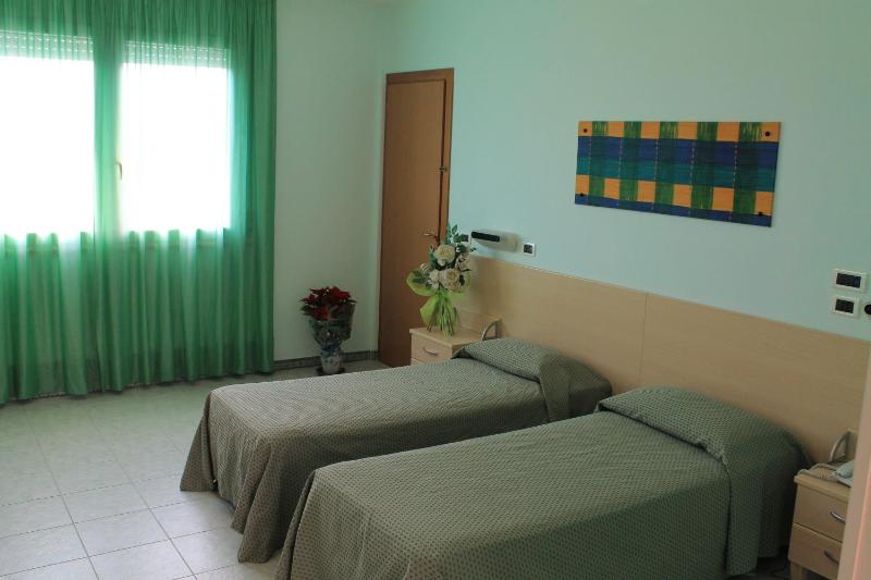 Twin Room image 1