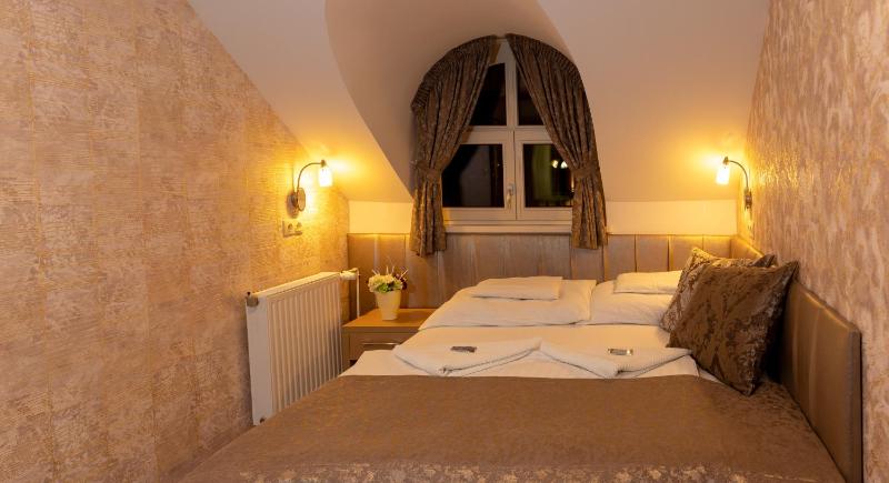 Double Room image 3