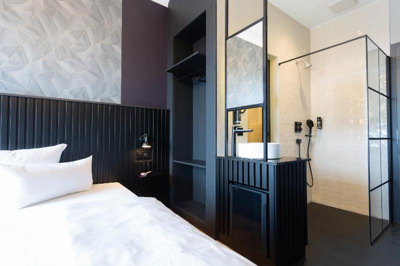 Comfort Double Room with Balcony image 4