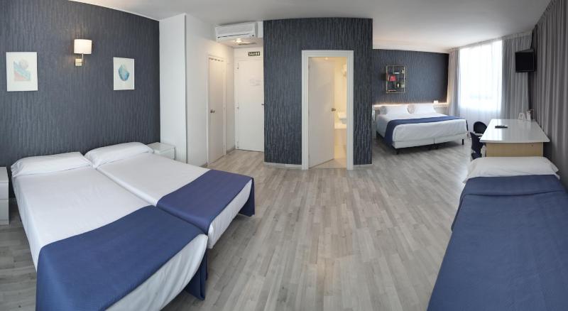 Double Room image 1