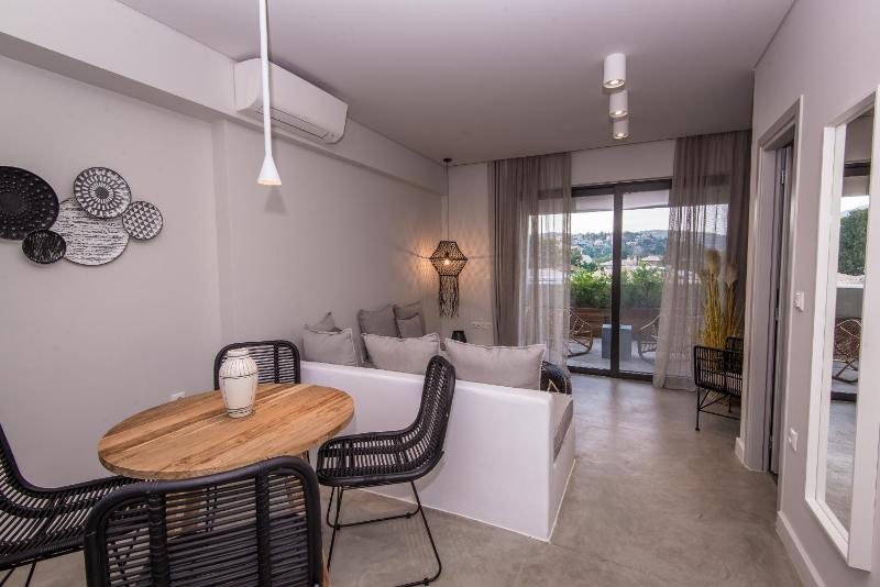Premium Suite with Sea View image 4