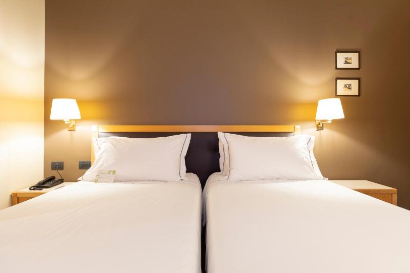 Executive Double or Twin Room image 4