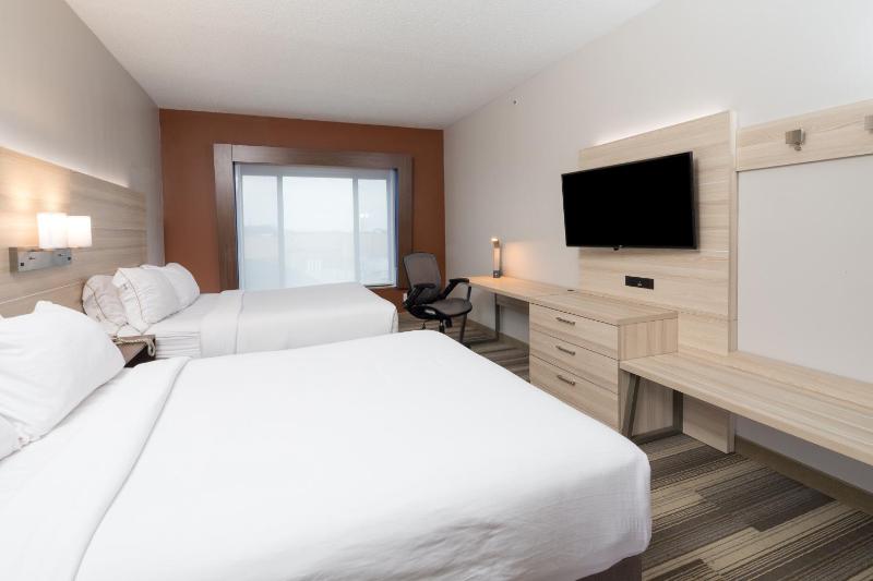 Standard Room with Two Queen Beds image 2