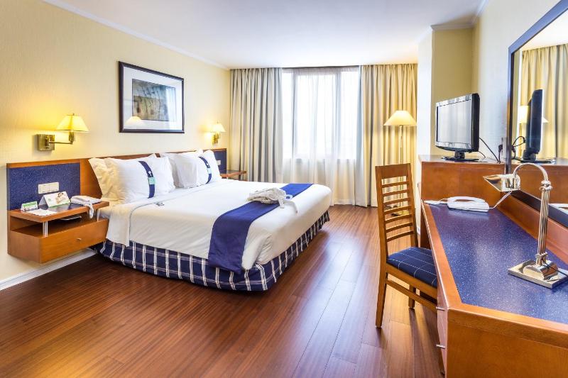 King Suite - Non-Smoking image 3