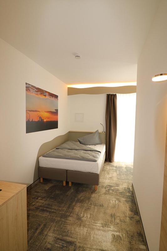 Single Room image 3