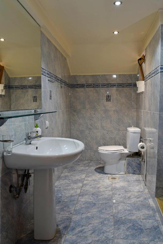 Two-Bedroom Apartment with Pool View image 4