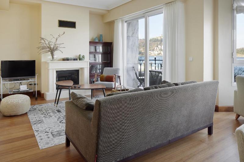 Apartment with Sea View image 3