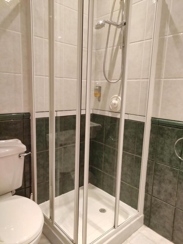 Standard Triple Room image 3