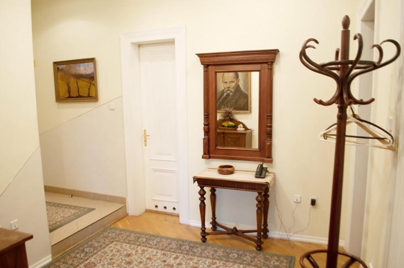 Two bedroom Luxury apartment - image 11