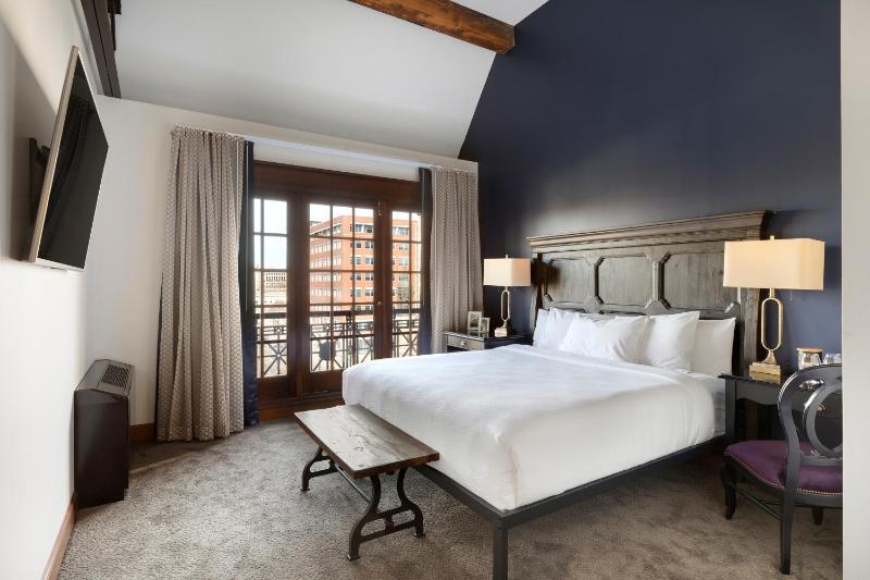 King Suite image 4