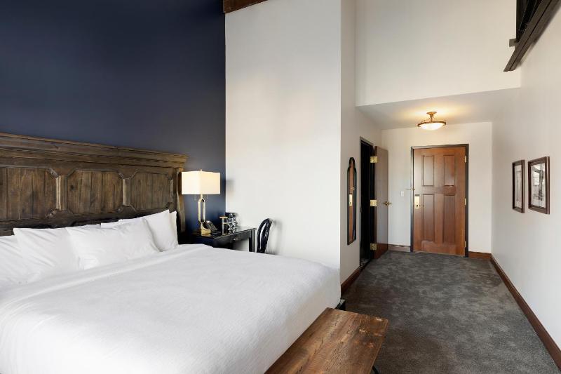 King Suite image 3