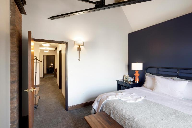 Two-Bedroom Suite image 3