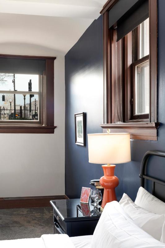 King Room with Garden View image 2