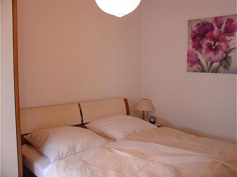 One-Bedroom Apartment image 4