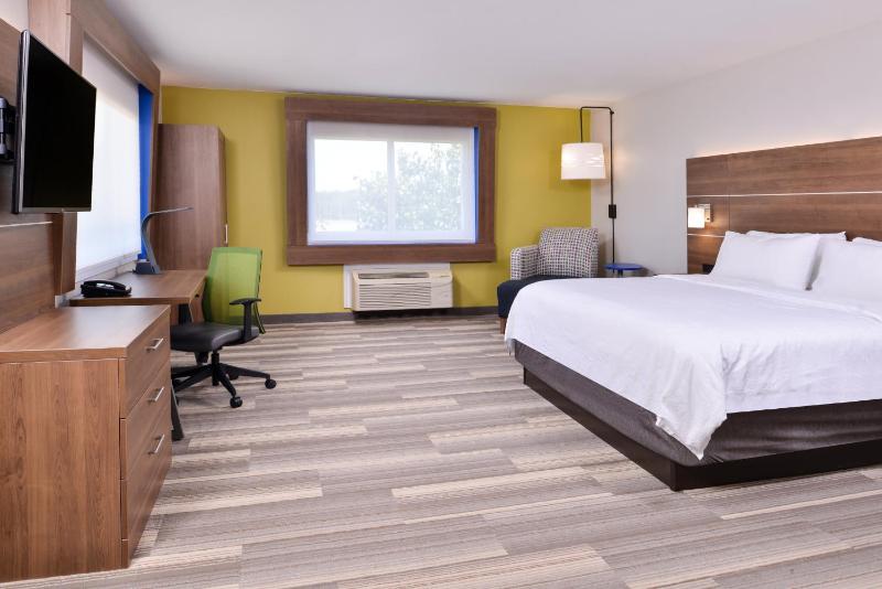 Standard King Room image 4