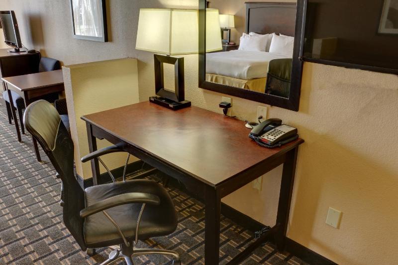 King Suite with Sofa Bed image 4