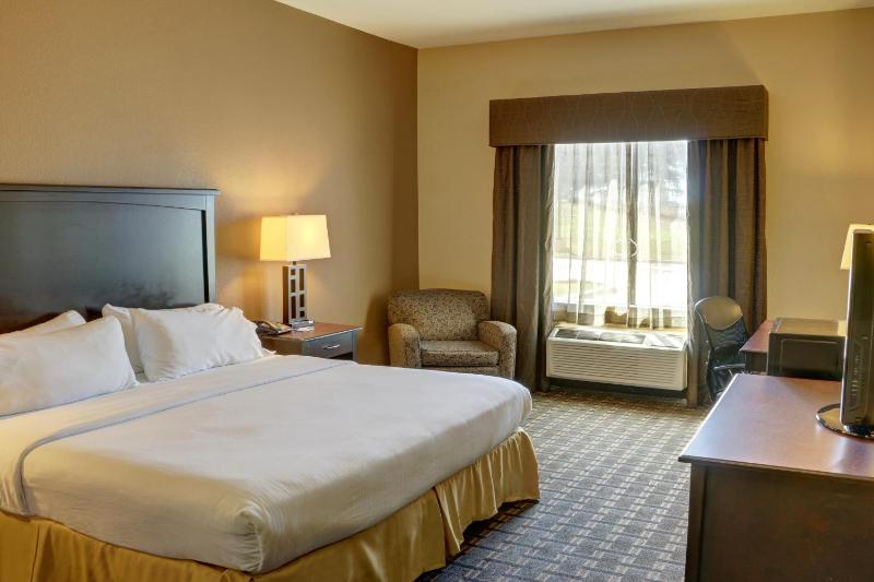 Standard King Room image 2