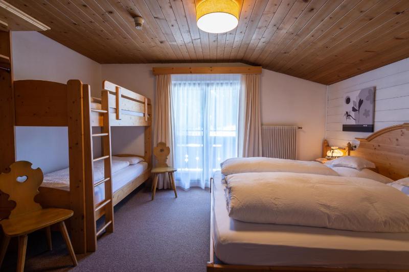 Standard Quadruple Room image 3